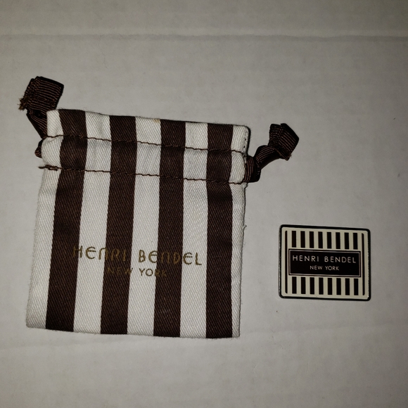 henri bendel Jewelry - Henri bendel magnetic pin